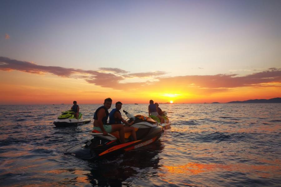 Agosta Fun Beach Base Nautique Ajaccio Jet Ski Parachute Bou e Agosta Fun Beach Base Nautique Ajaccio Jet Ski Parachute Bou e